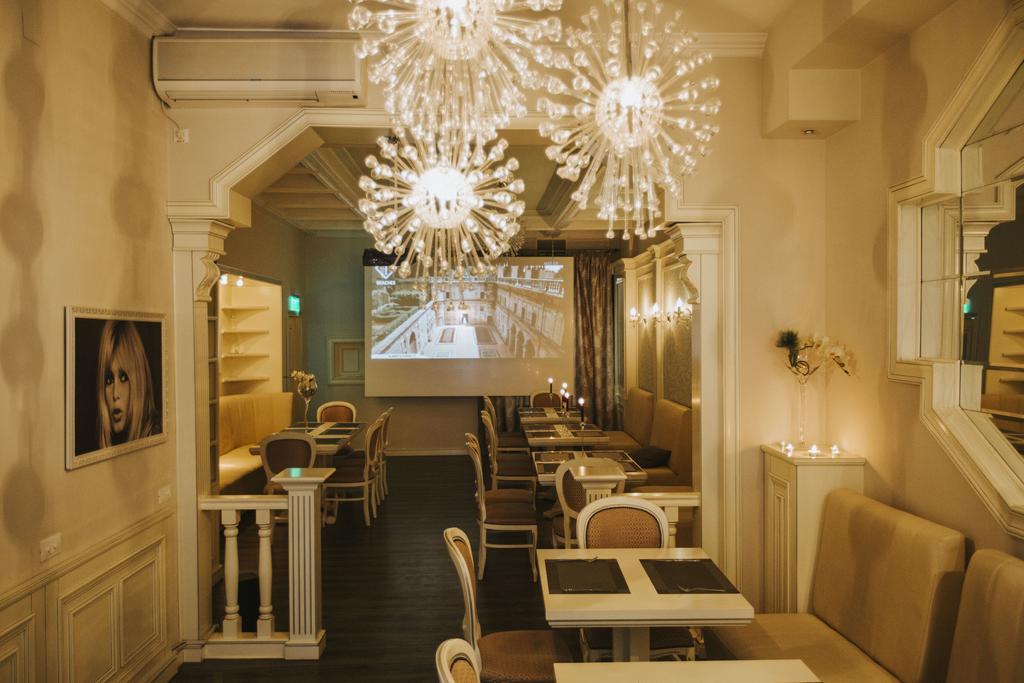 Hotel Cornelia
