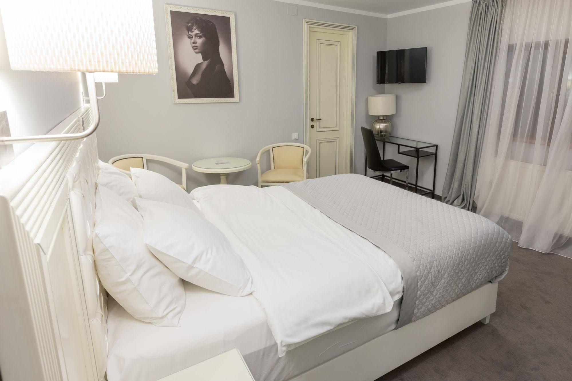 Cornelia Hotel 3*