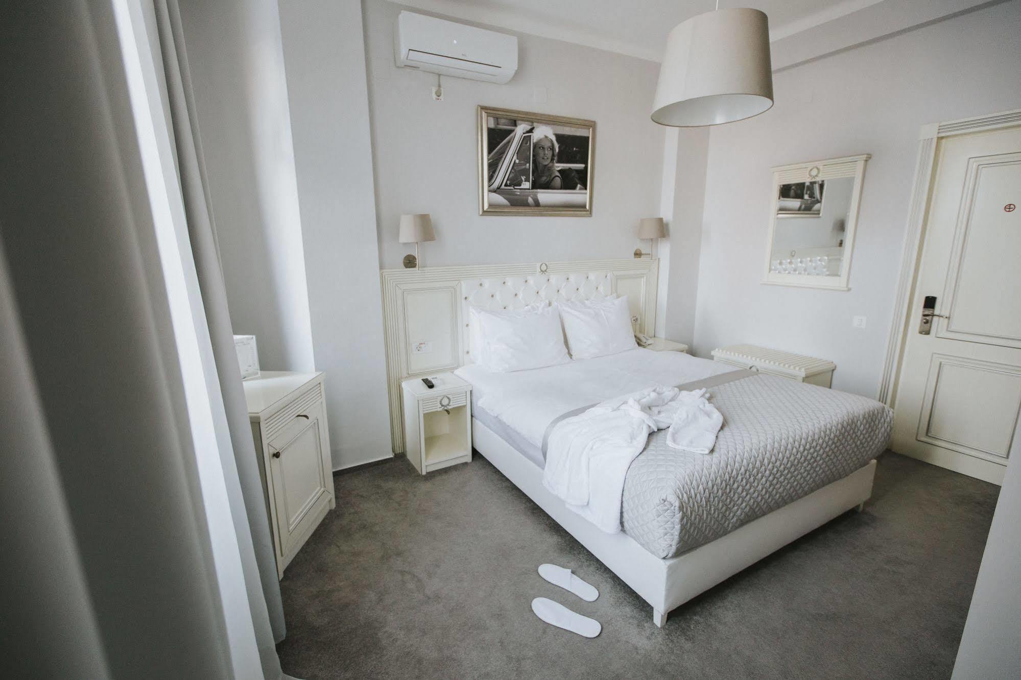 Cornelia Hotel 3*