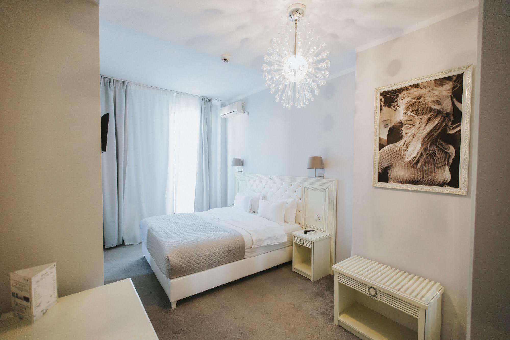 Cornelia Hotel